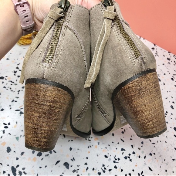 Steve Madden Milaan Taupe Suede Booties Sz 8.5 - Picture 10 of 11